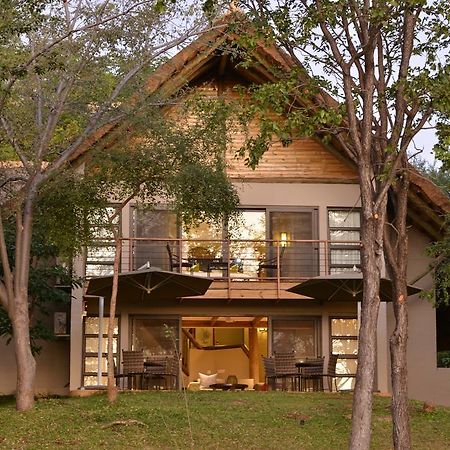 Victoria Falls Safari Suites Экстерьер фото