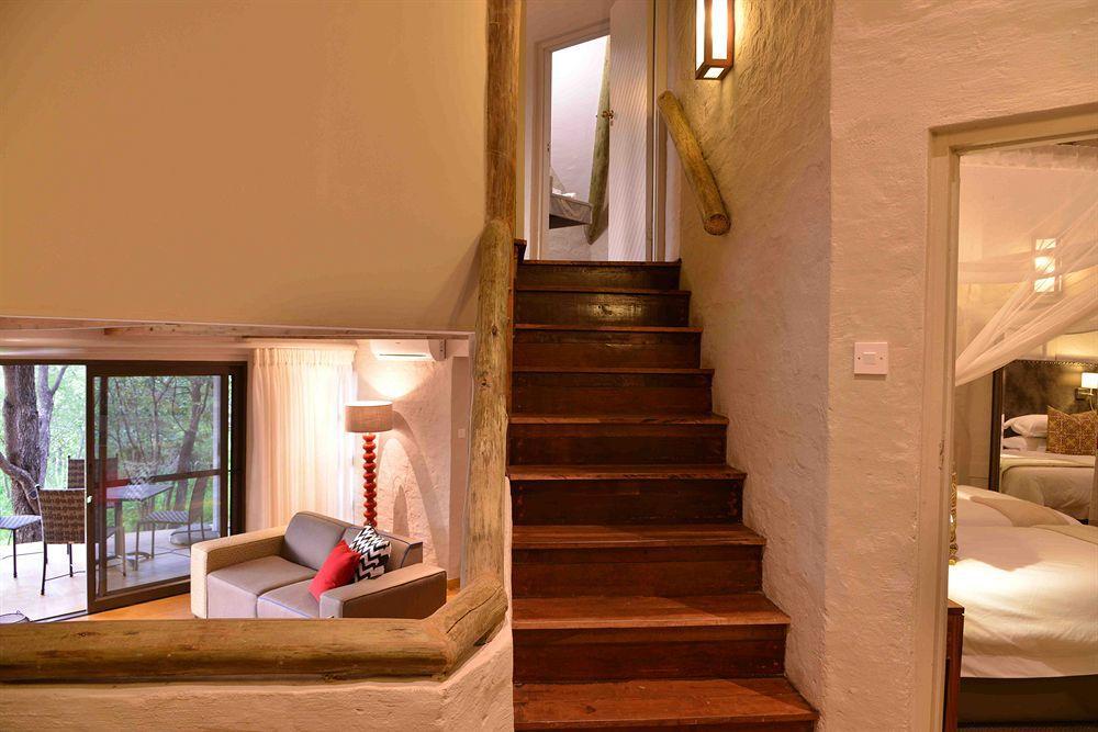 Victoria Falls Safari Suites Экстерьер фото