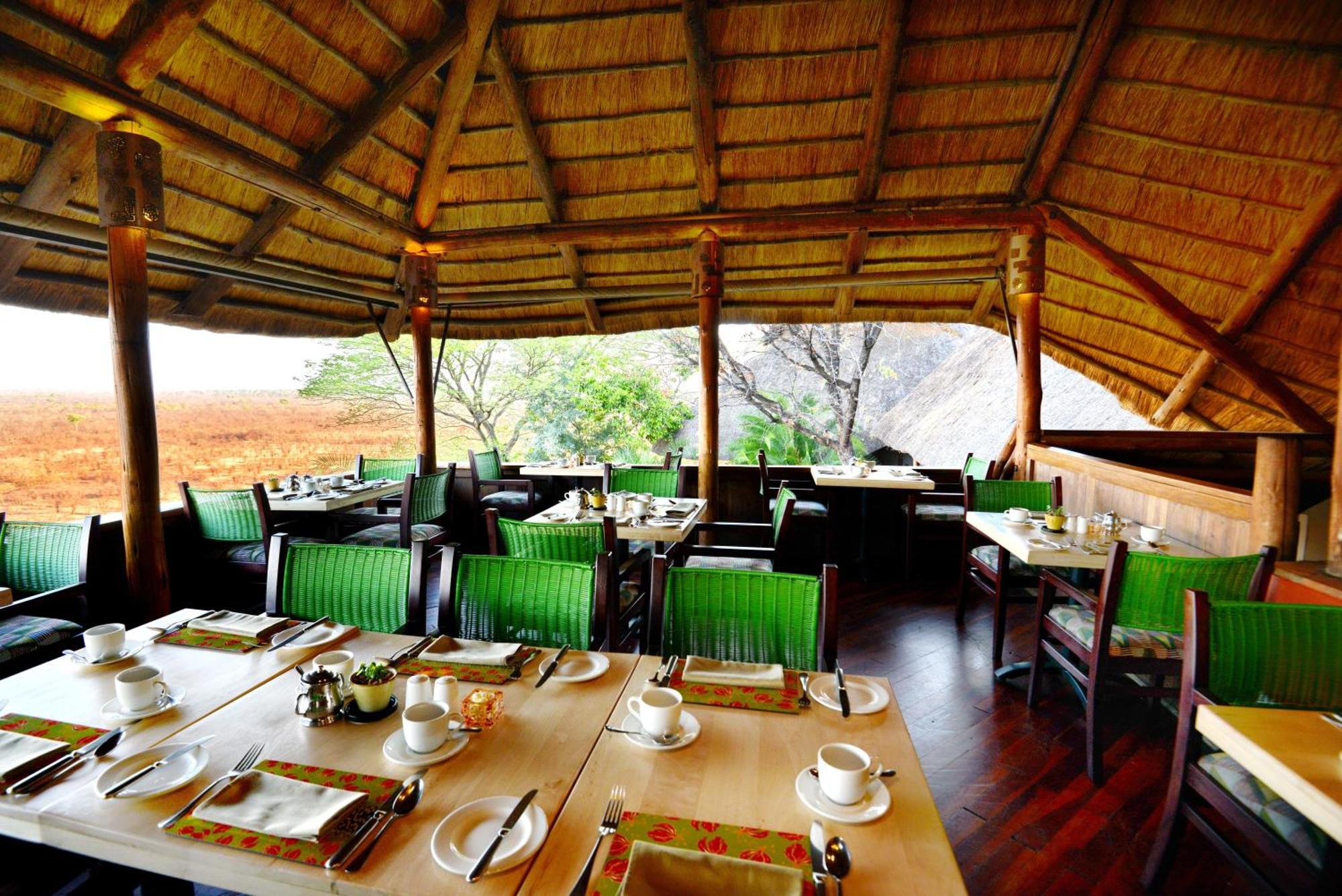 Victoria Falls Safari Suites Экстерьер фото