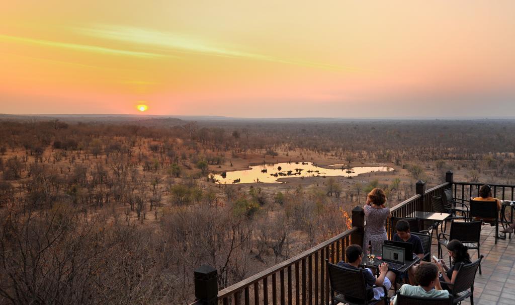 Victoria Falls Safari Suites Экстерьер фото