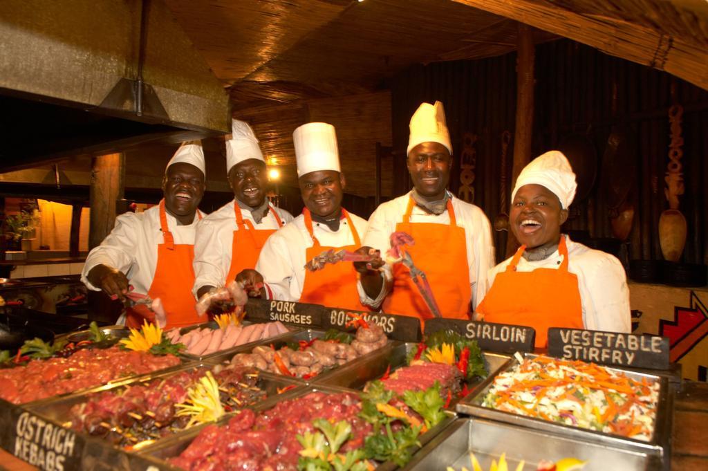 Victoria Falls Safari Suites Экстерьер фото
