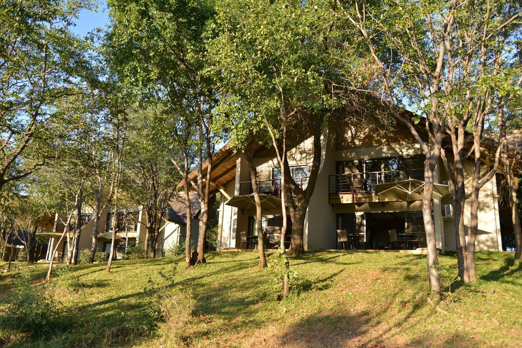 Victoria Falls Safari Suites Экстерьер фото