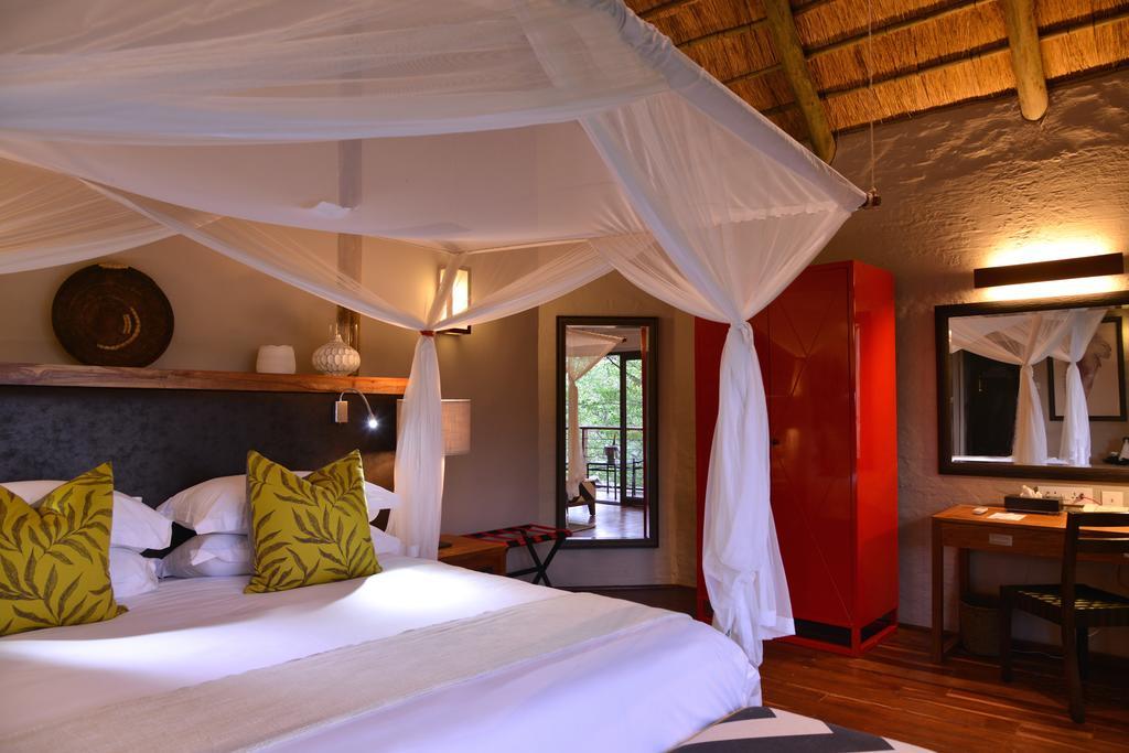 Victoria Falls Safari Suites Экстерьер фото