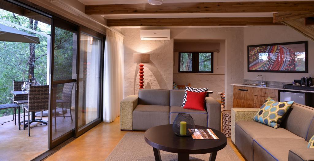 Victoria Falls Safari Suites Экстерьер фото