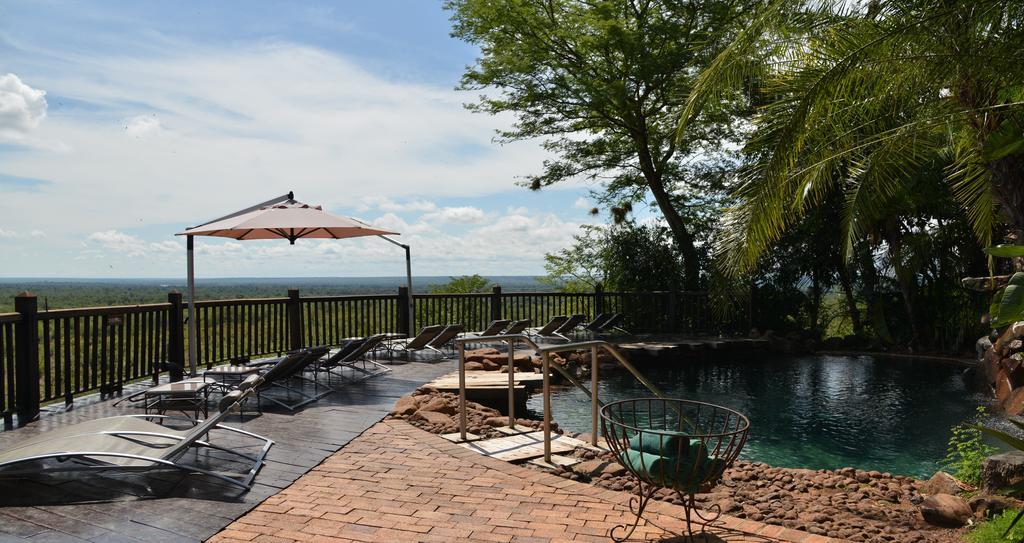 Victoria Falls Safari Suites Экстерьер фото