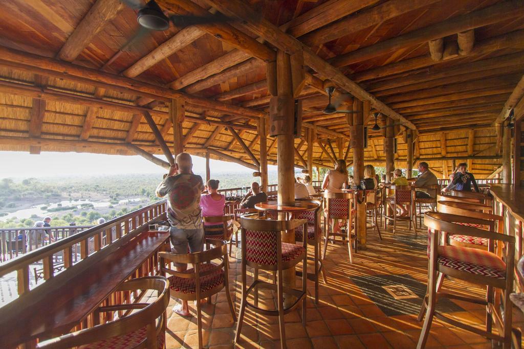 Victoria Falls Safari Suites Экстерьер фото