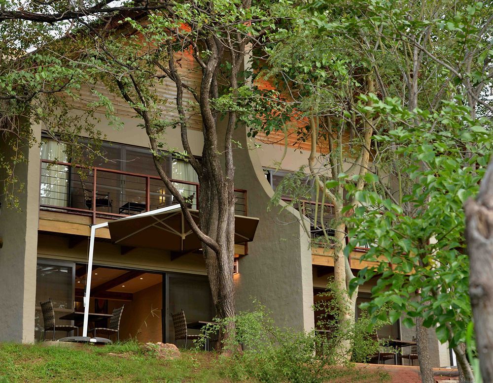 Victoria Falls Safari Suites Экстерьер фото